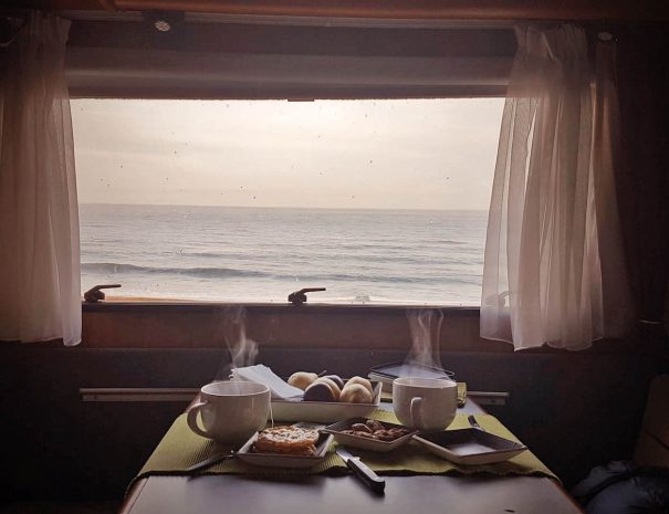 Caravaninha breakfeast with a view